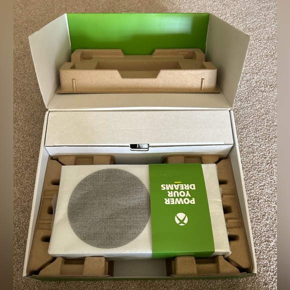New unopened Microsoft Xbox series S console - Picture 4 of 6